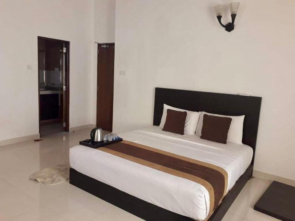 Aradhana Airport Transit Hotel Katunayaka Kültér fotó