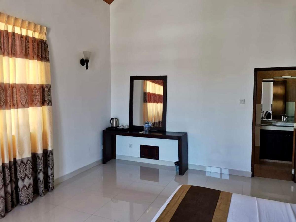 Aradhana Airport Transit Hotel Katunayaka Kültér fotó