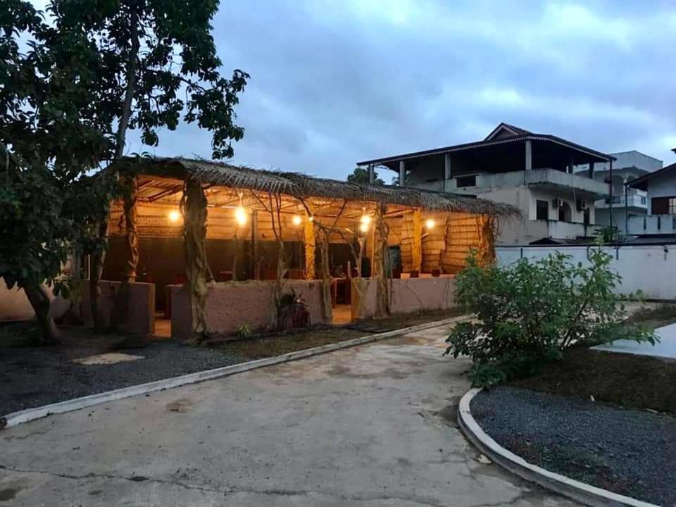 Aradhana Airport Transit Hotel Katunayaka Kültér fotó