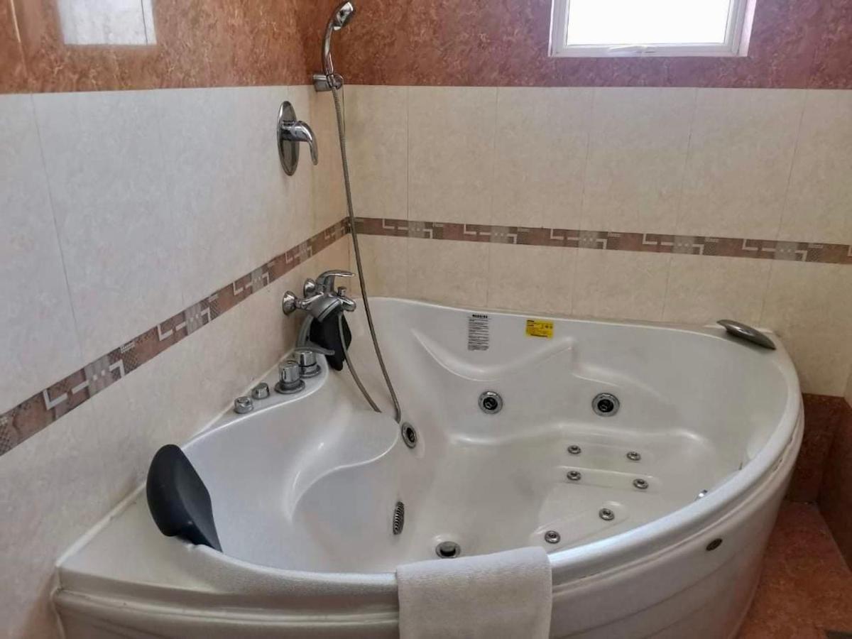 Aradhana Airport Transit Hotel Katunayaka Kültér fotó
