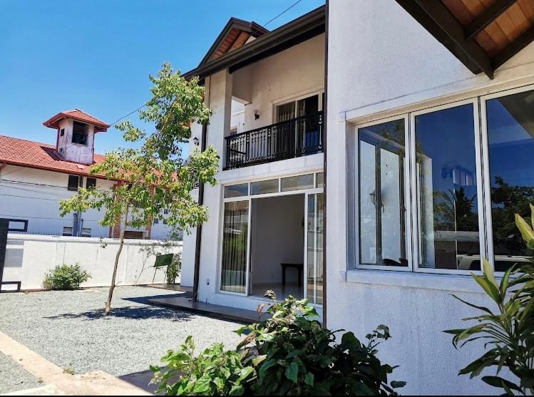 Aradhana Airport Transit Hotel Katunayaka Kültér fotó