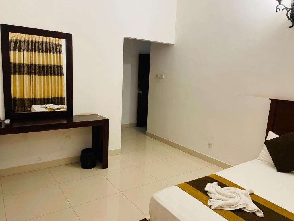 Aradhana Airport Transit Hotel Katunayaka Kültér fotó