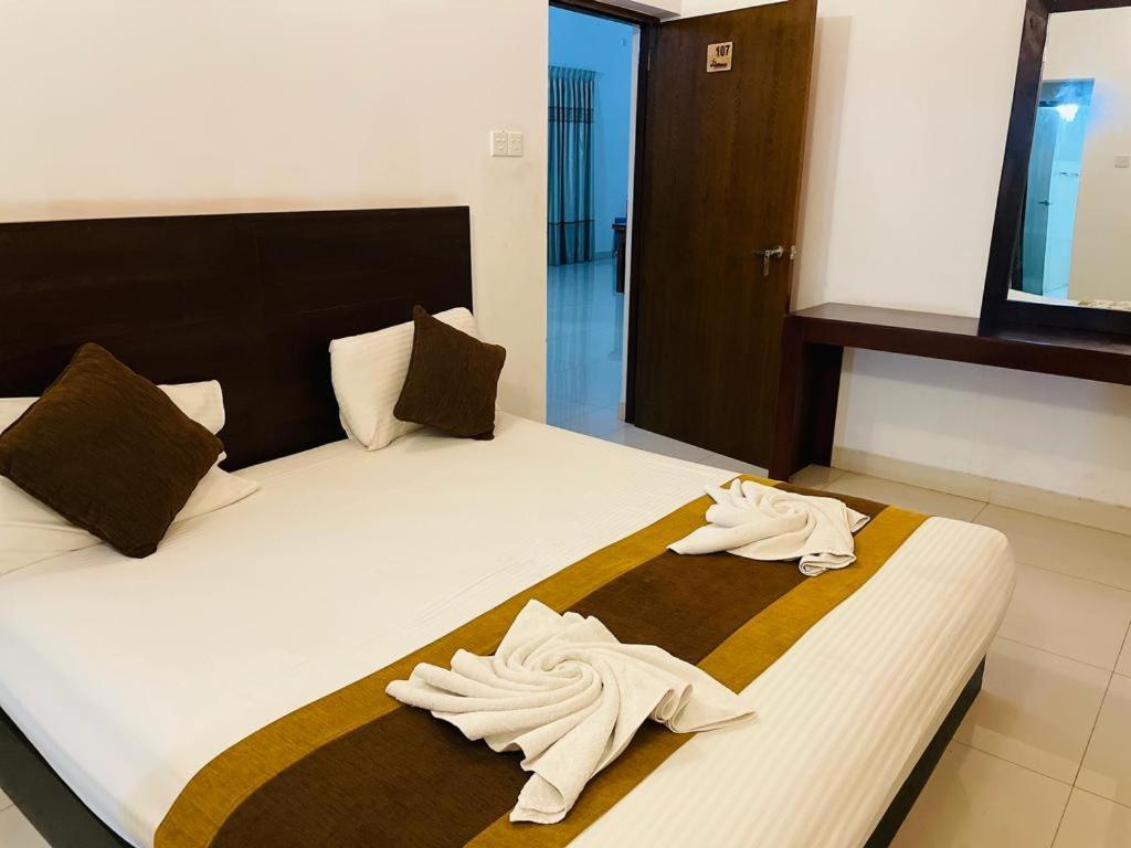 Aradhana Airport Transit Hotel Katunayaka Kültér fotó