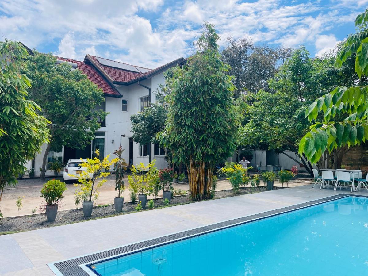 Aradhana Airport Transit Hotel Katunayaka Kültér fotó