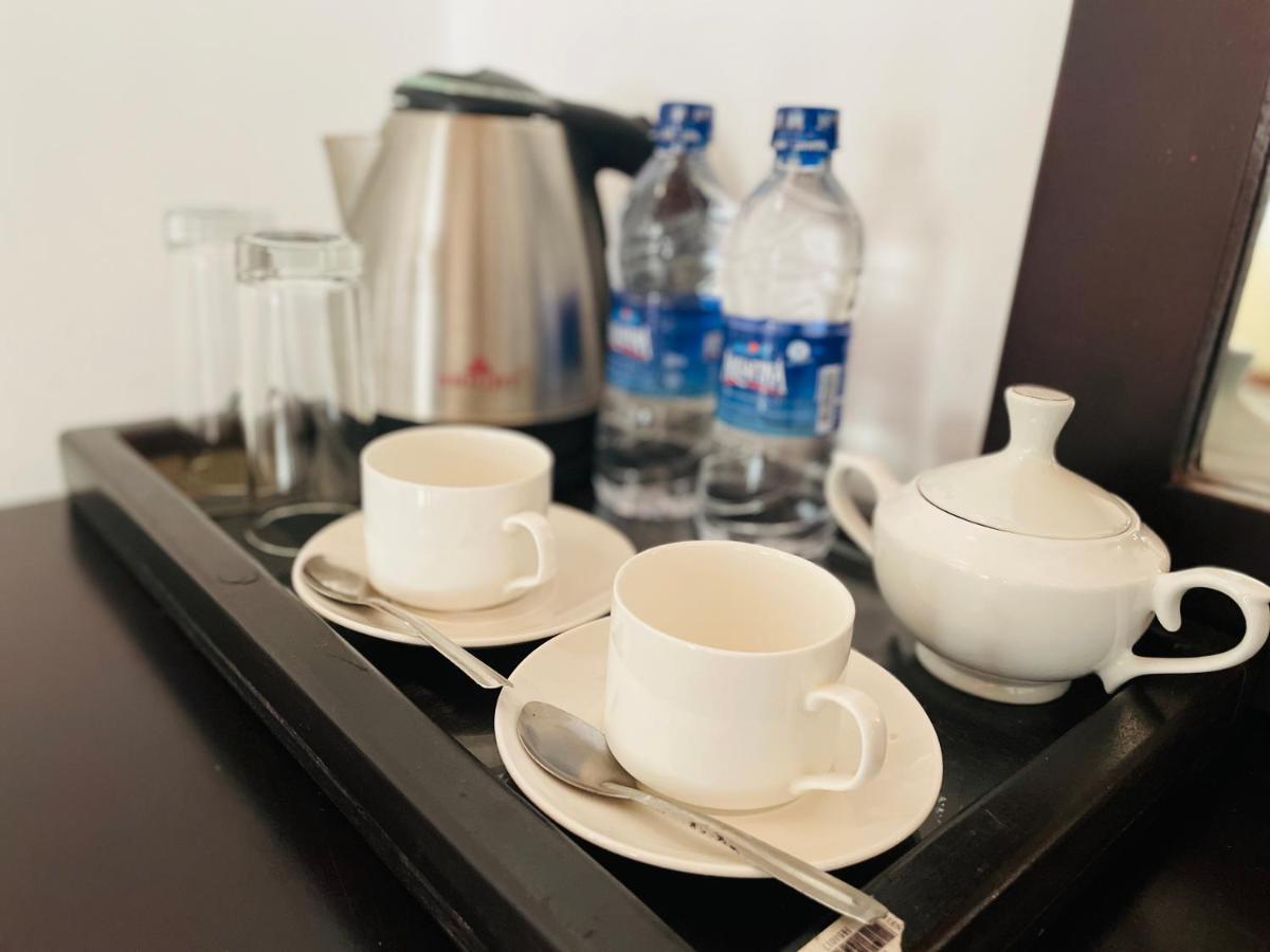 Aradhana Airport Transit Hotel Katunayaka Kültér fotó