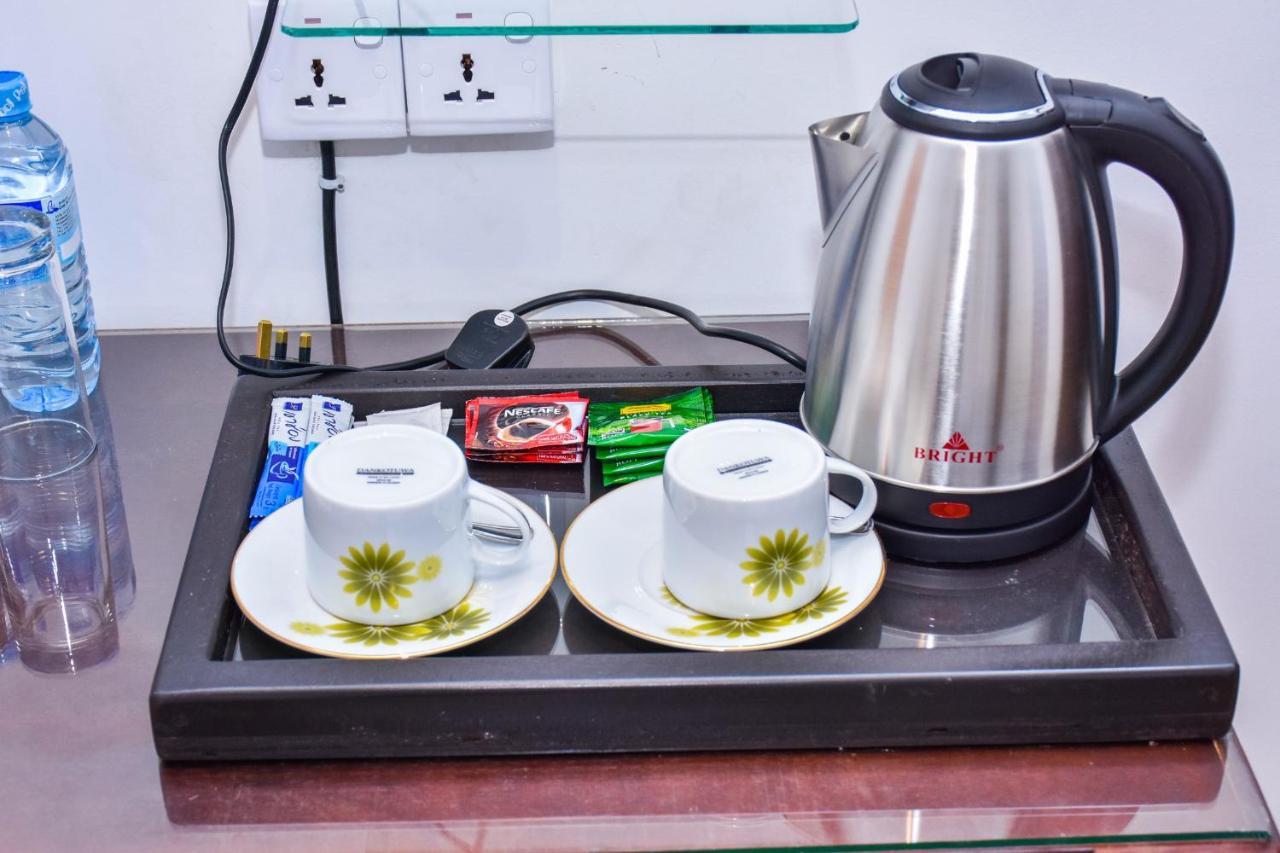 Aradhana Airport Transit Hotel Katunayaka Kültér fotó